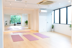 ナオミヨガ1周年です